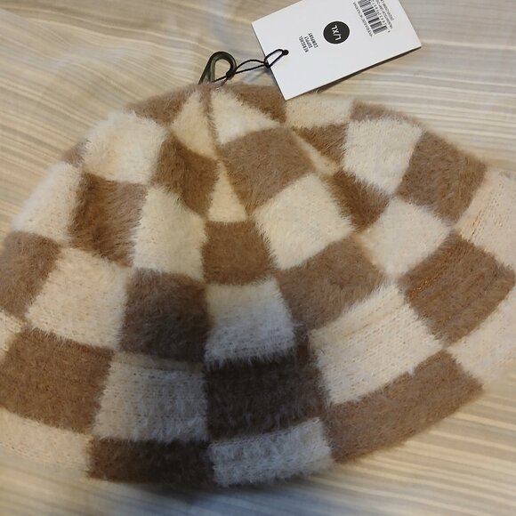 *Rare* Herschel Supply, Henderson Faux Mohair Bucket Hat - Picture 4 of 5